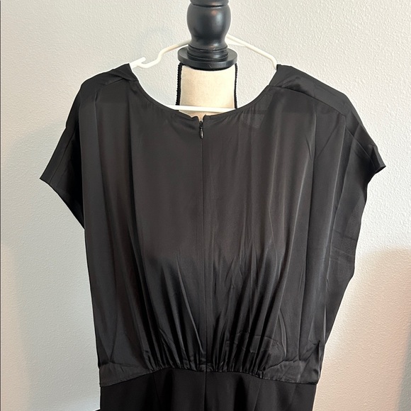 Express Elegant Black Midi Dress - Picture 3 of 8